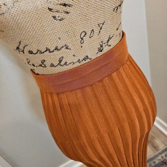 8 by YOOX 3/4 Length Pleated Knit Midi Shirt Size Medium - Picture 4 of 5